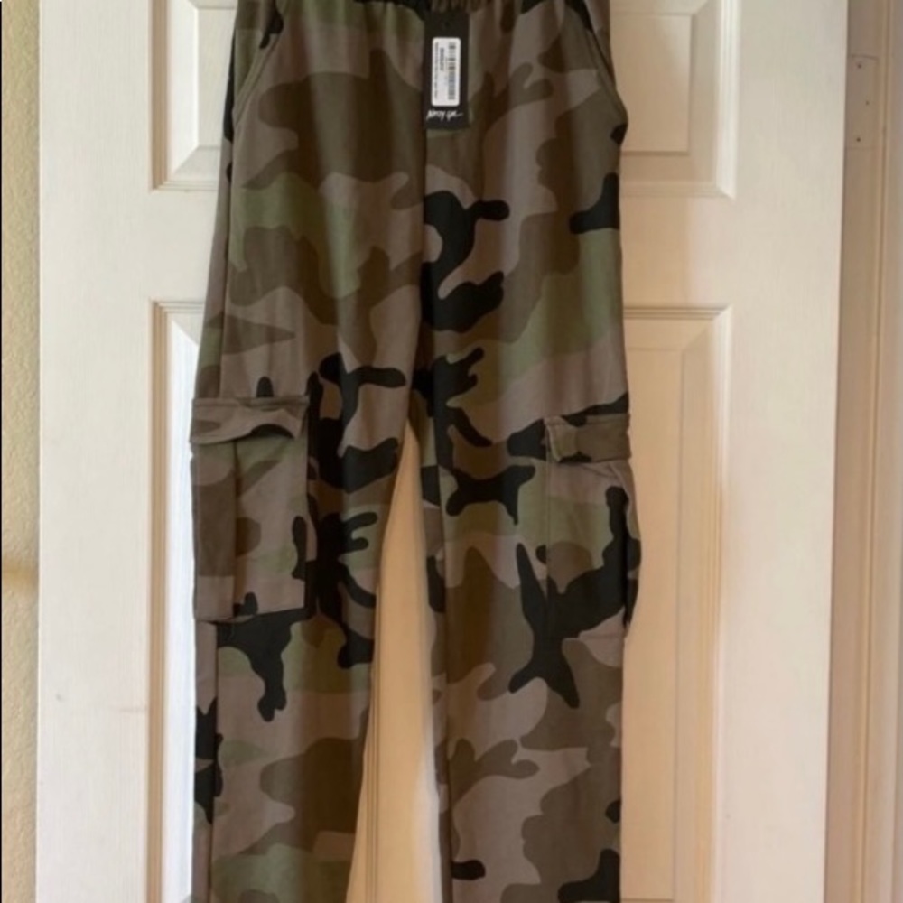 New high rise camo sweatpants size US0